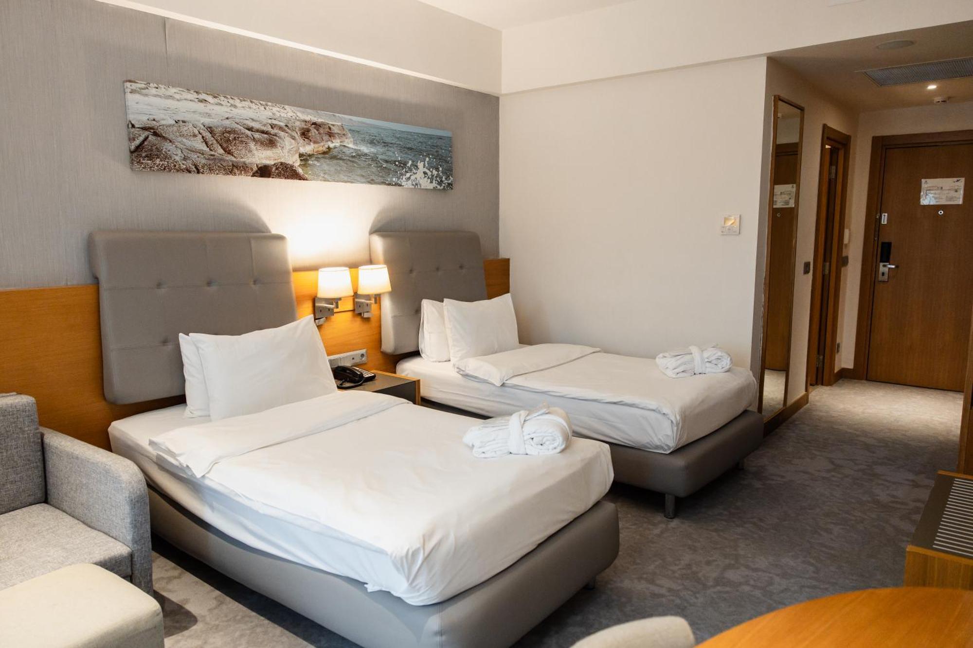 Holiday Inn - Aktau - Seaside By Ihg Экстерьер фото