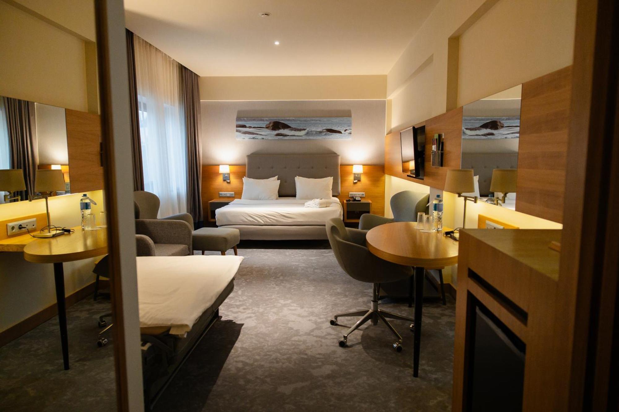 Holiday Inn - Aktau - Seaside By Ihg Экстерьер фото